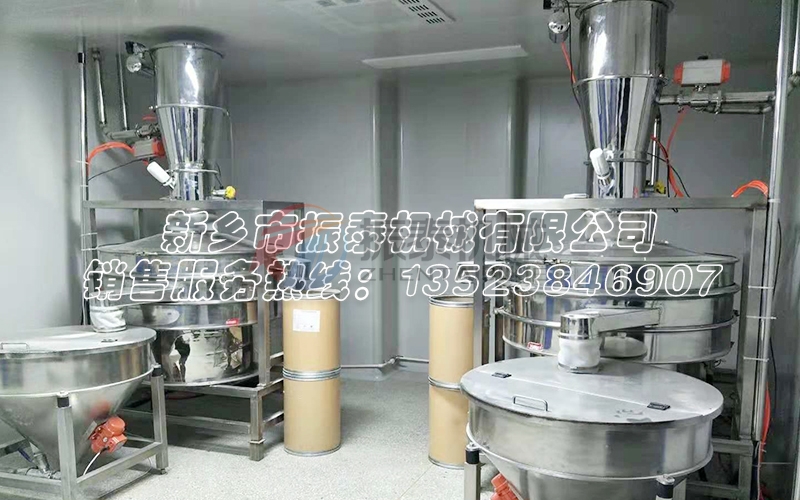 PVA聚乙醇粉料生產(chǎn)中的粉塵污染問題如何破解？真空上料機旋振篩給出答案